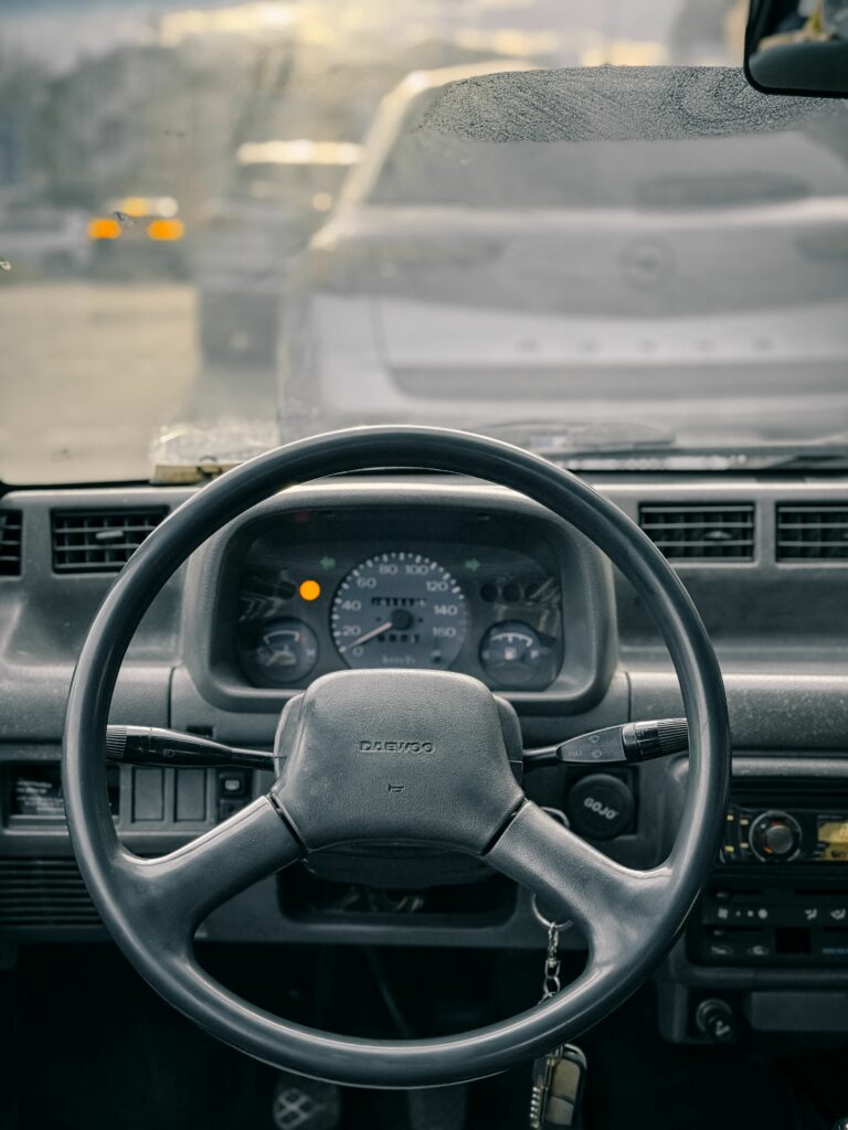 Volant et tableau de bord de voiture